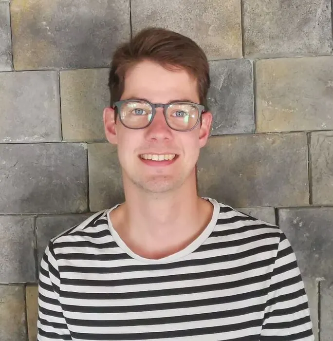 Portret van Levi Diederen, docent geschiedenis bij Studiekern
